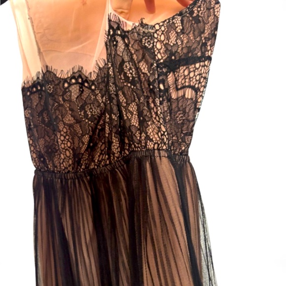 Forever 21  Black Lace and Pink Dress, Size Small - Picture 4 of 6
